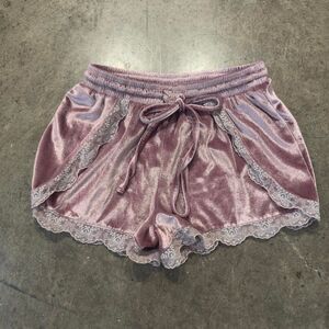 Pink lace trim velvet shorts